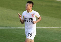 1-1！李毅停职后无法执教，场边干着急，仅赢1场，保级都悬了